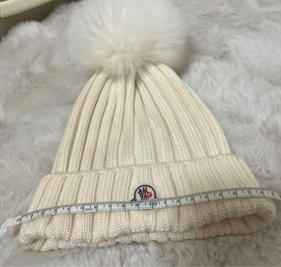 MONCLER アイボリー ニット帽 ファー付き