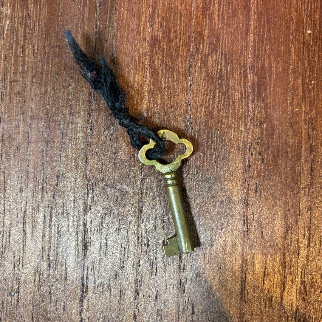 時代 帳場箪笥 【両面仕様】車箪笥 鍵付き 和モダン 古家具【鍵付き】