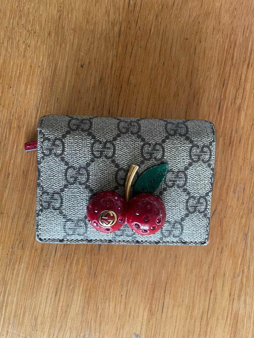 Gucci 二つ折り財布 チェリー装飾