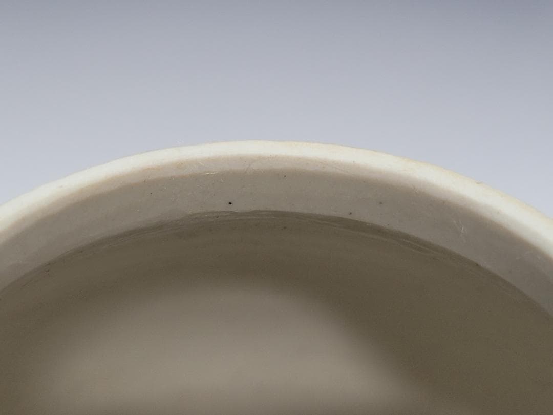 純白磁 陽刻 神獣面 花文 装飾 蓋壺 宋元時代 高さ約8.7cm