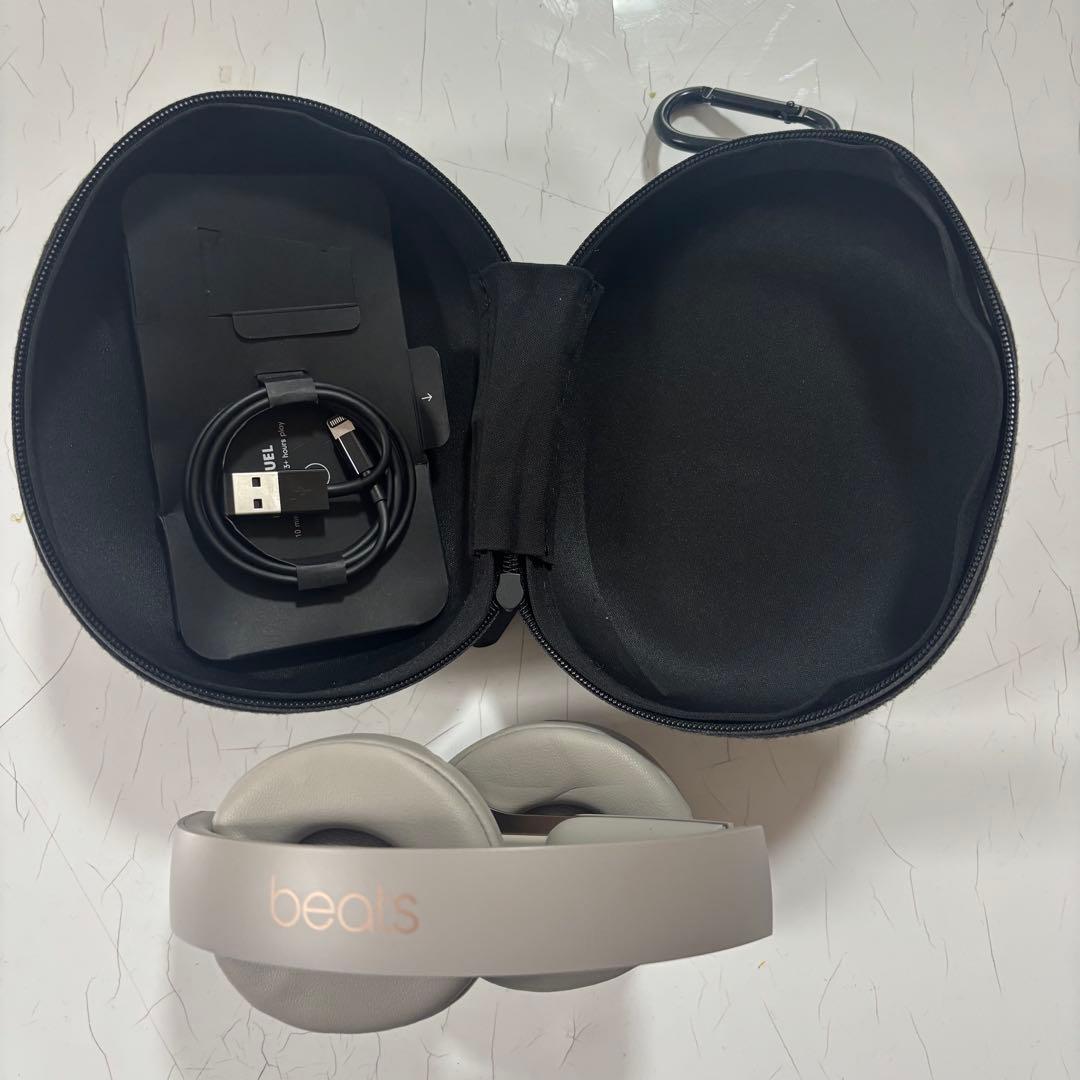 Beats soloproワイヤレスヘッドホン グレー