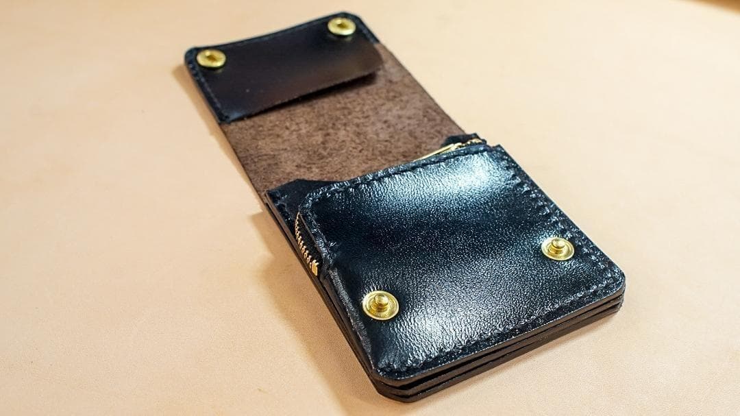 スマートトラッカーウォレット　タンニン鞣し　ブラック　茶芯　馬革手縫い