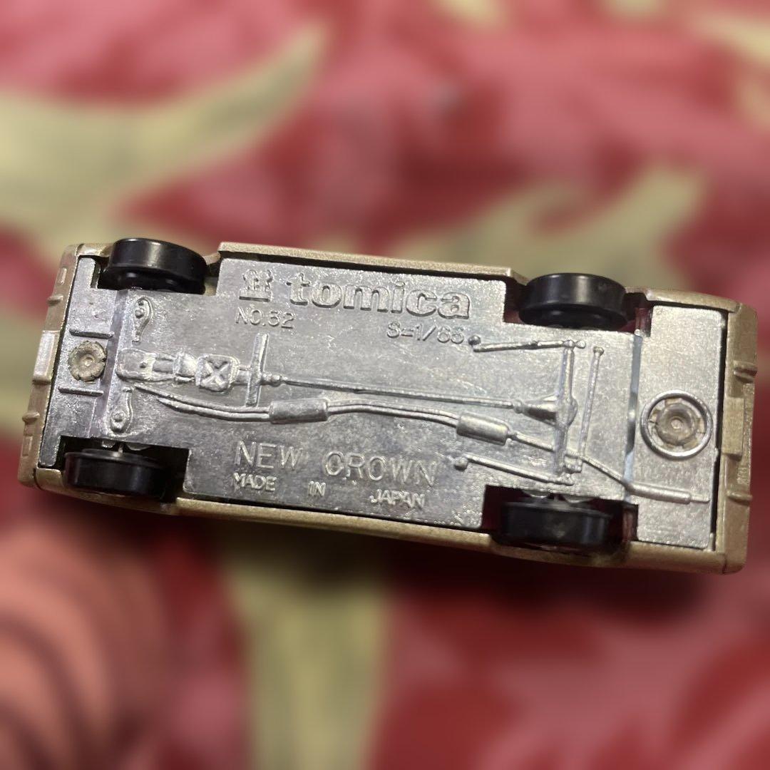 トミカ　NEW CROWN