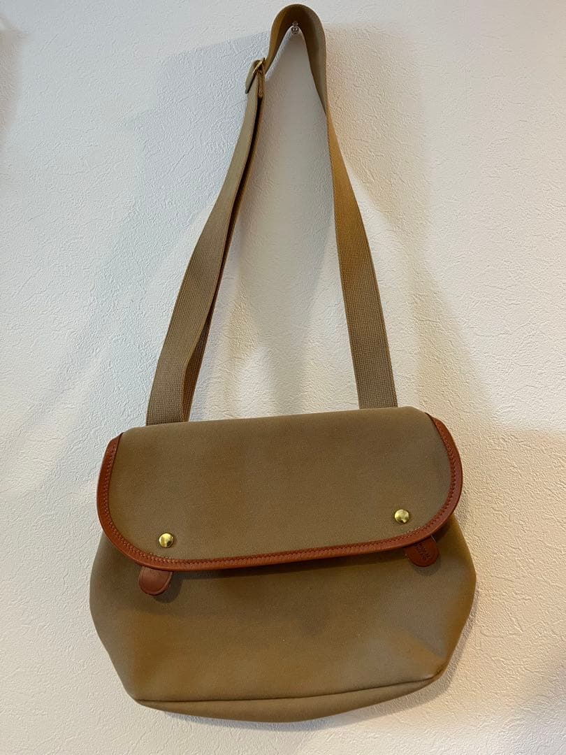 ブレディ　ショルダーバッグ