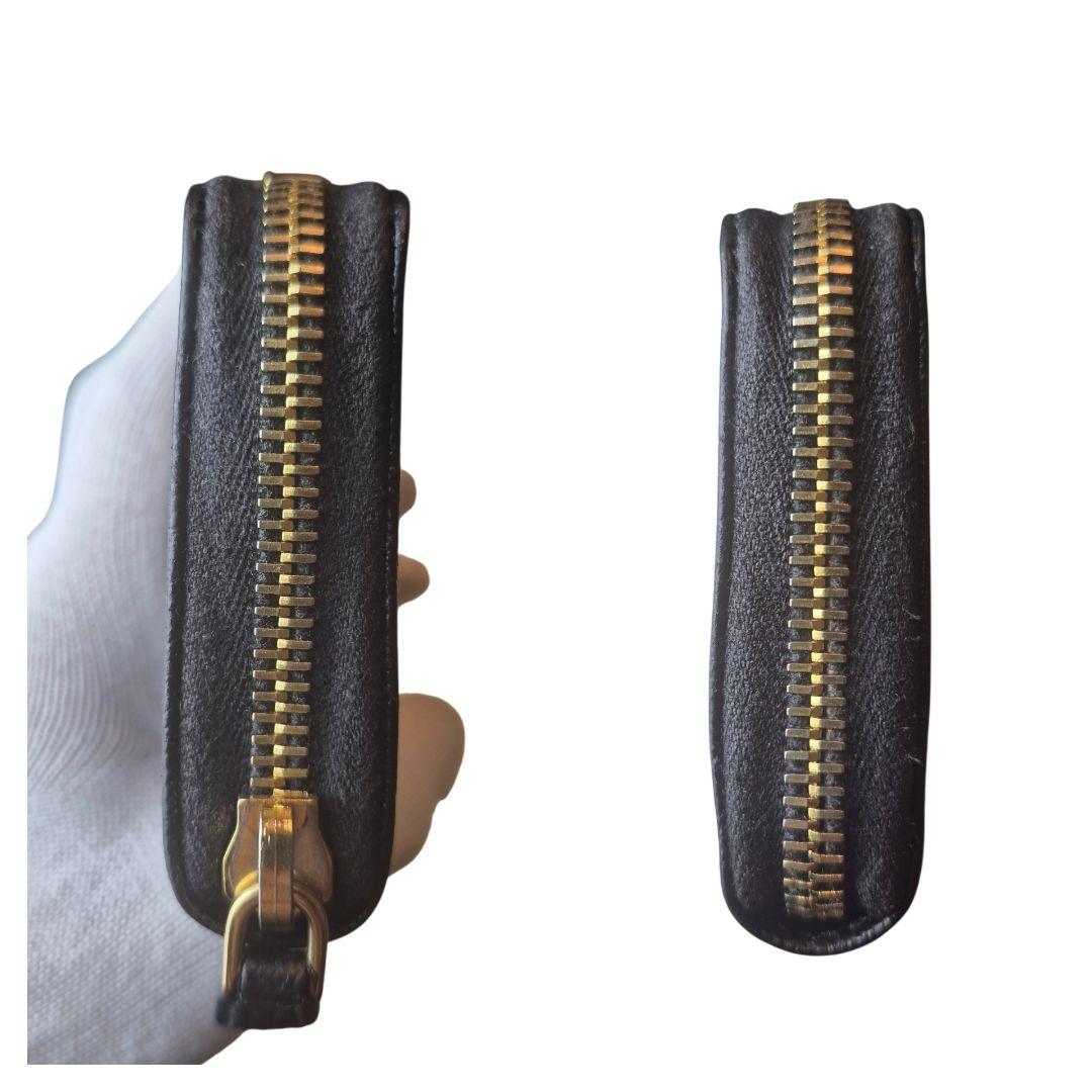 ＰＲＡＤＡ　プラダ　ケース　ラウンドファスナー　ブラック革