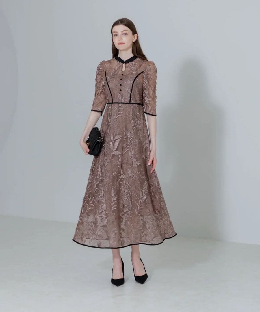 薄紫フラワー刺繍Aラインドレス