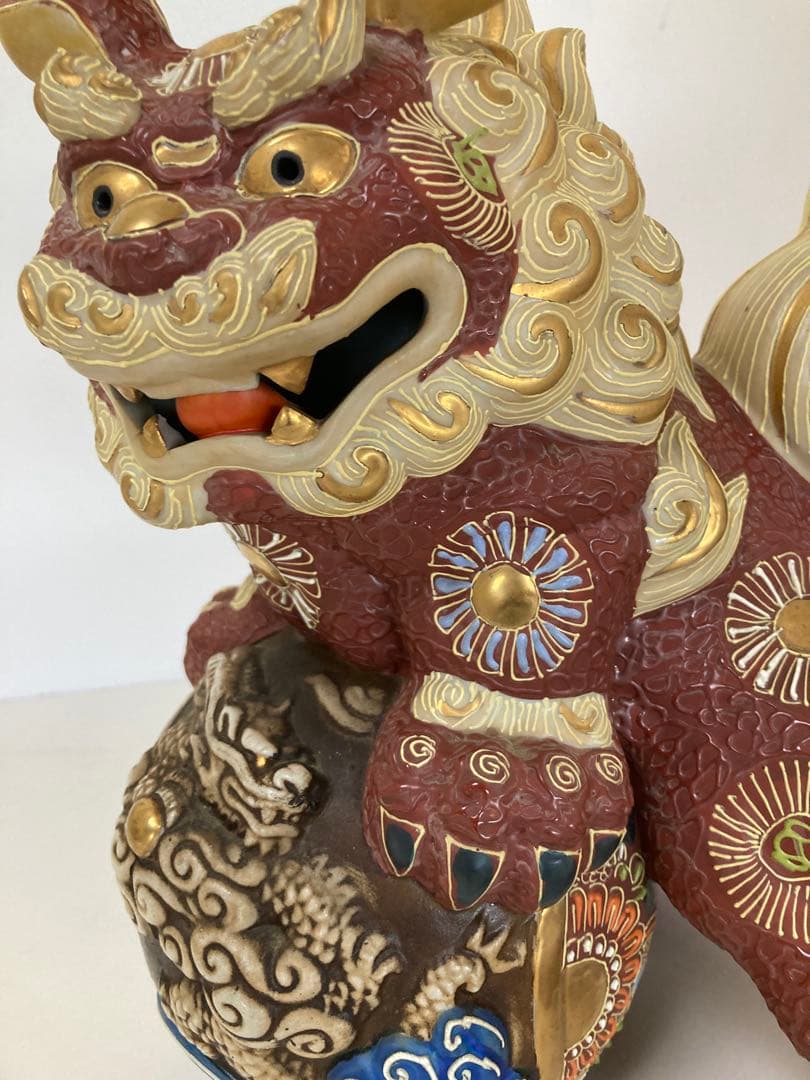 九谷焼き　陶器製 獅子像 玉乗り獅子