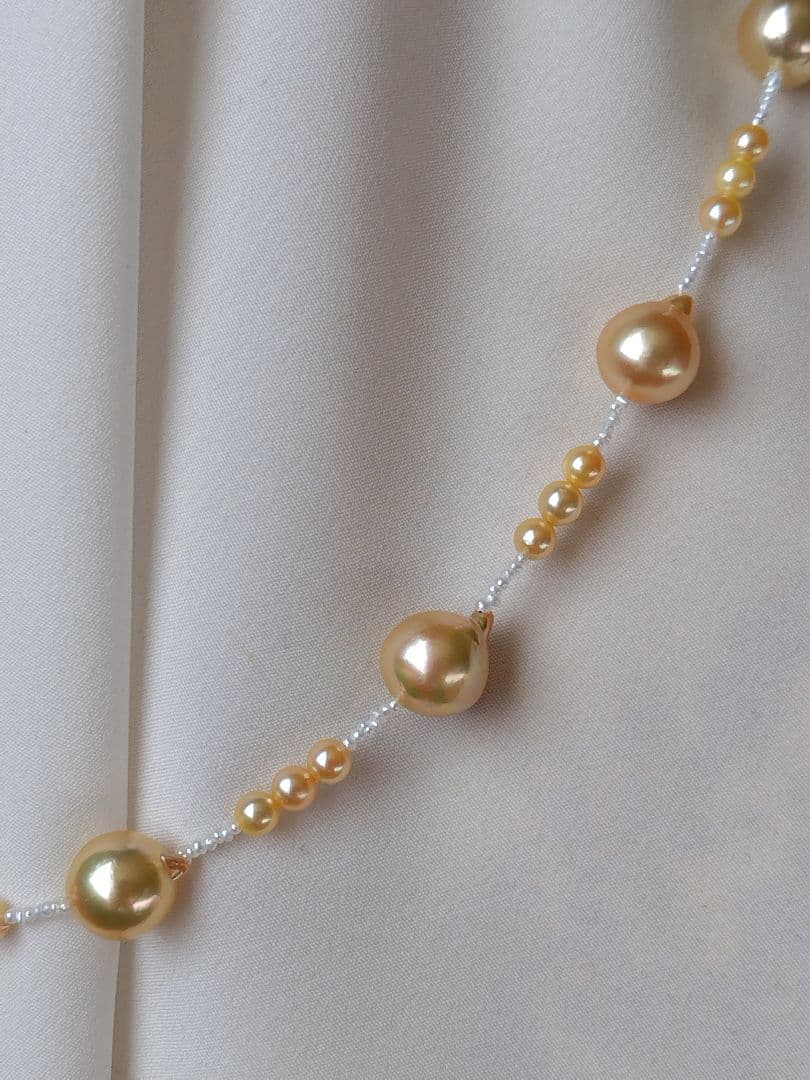 アコヤ真珠、あこやベビーパール　ゴールド(染)と、あこや砂芥子パール、オメガ風