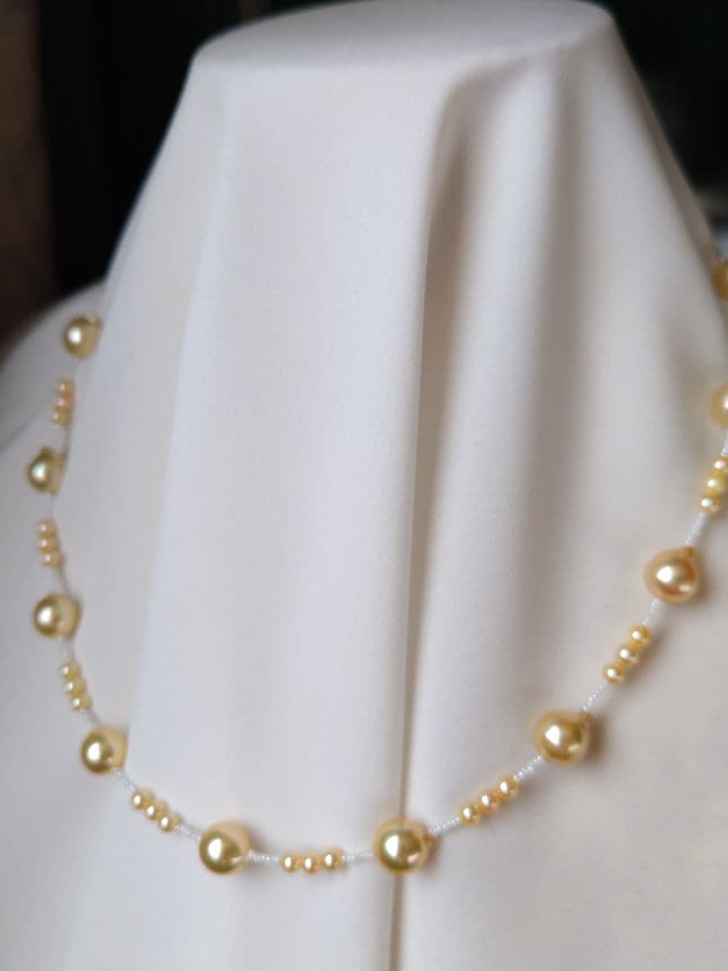 アコヤ真珠、あこやベビーパール　ゴールド(染)と、あこや砂芥子パール、オメガ風