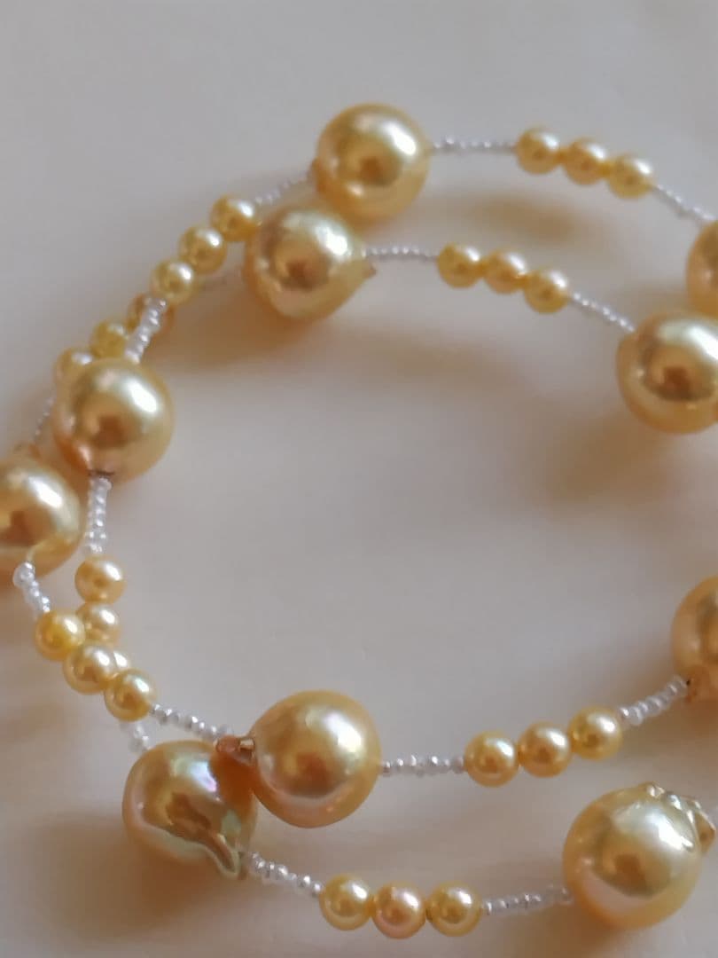 アコヤ真珠、あこやベビーパール　ゴールド(染)と、あこや砂芥子パール、オメガ風