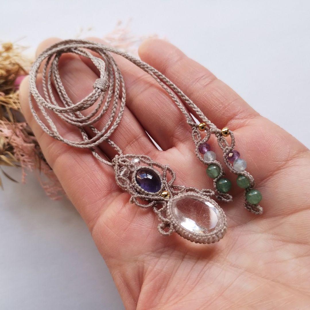 【まつこ】ルチルクォーツ＆アイオライトのマクラメ編みネックレス他