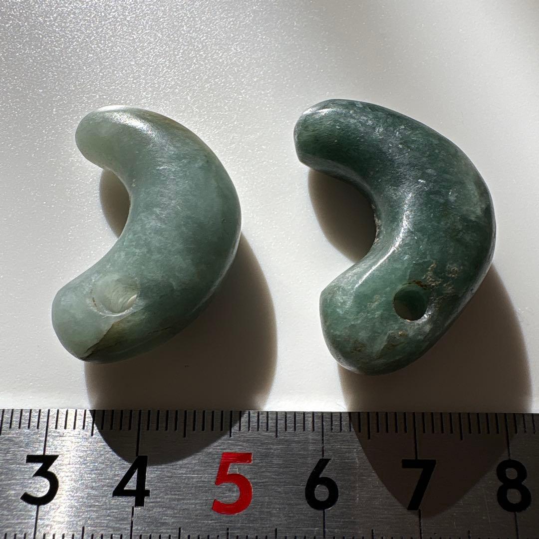 ヒスイ　勾玉二つ