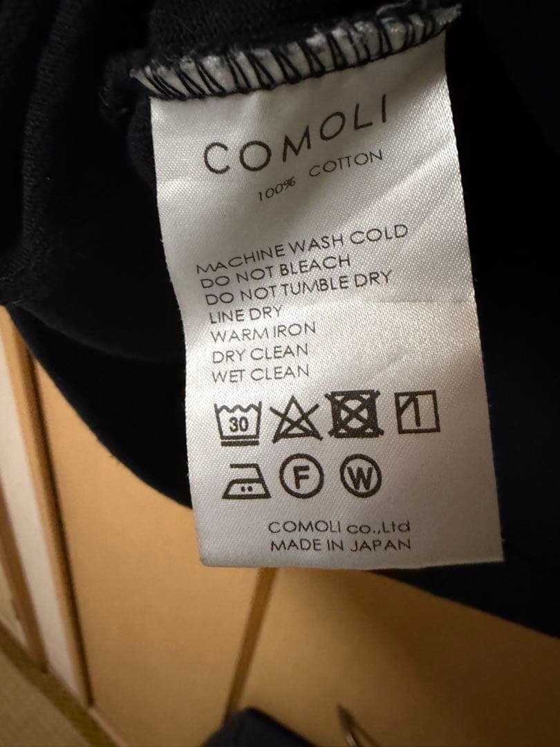 コモリ　COMOLI フットボールＴ　フェードブラック サイズ2