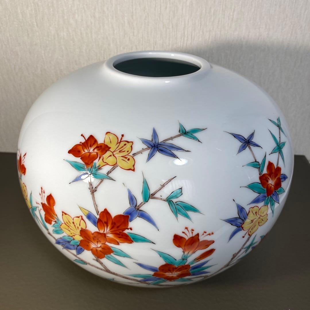 柿右衛門様式 鷹峰作 錦 草花文花瓶 共箱