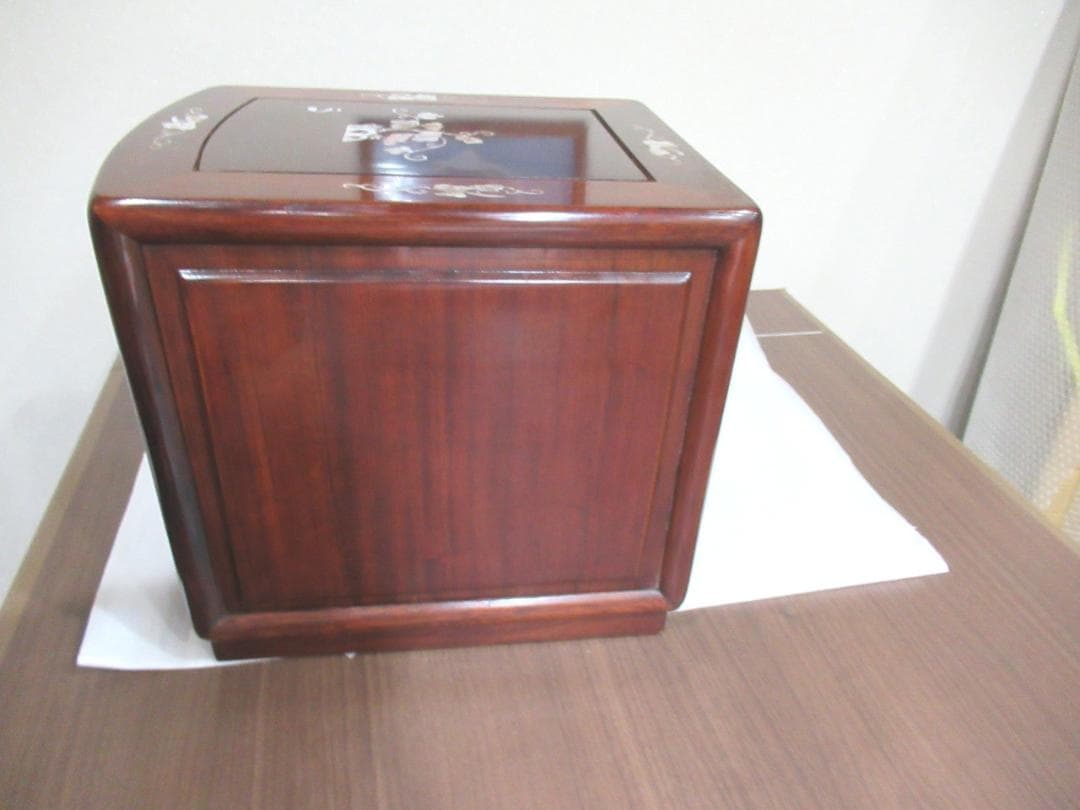 螺鈿家具 　螺鈿細工　 唐木 　花梨　葡萄柄　木製　３段　ミニ箪笥　小引出し