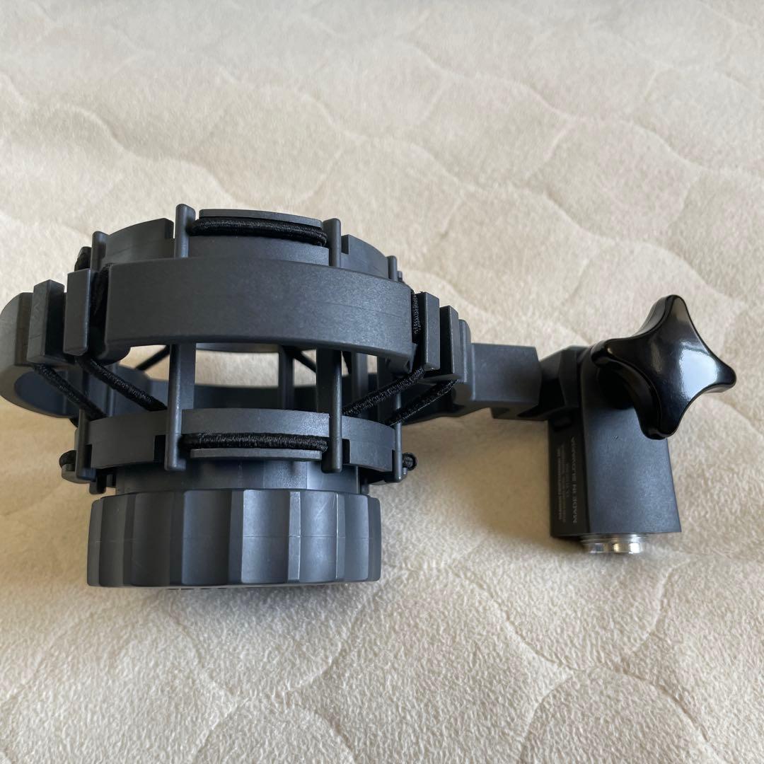 【値下げしました】AKG C214 コンデンサーマイク 新品同様