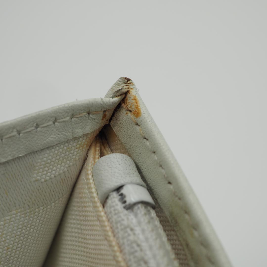 CHANEL シャネル カンボンライン パイソン 二つ折り財布 ホワイト系