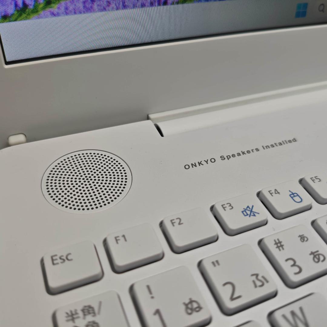 真っ白キレイ✨Windows11✨高速SSDリカバリ済み 富士通ノートパソコン