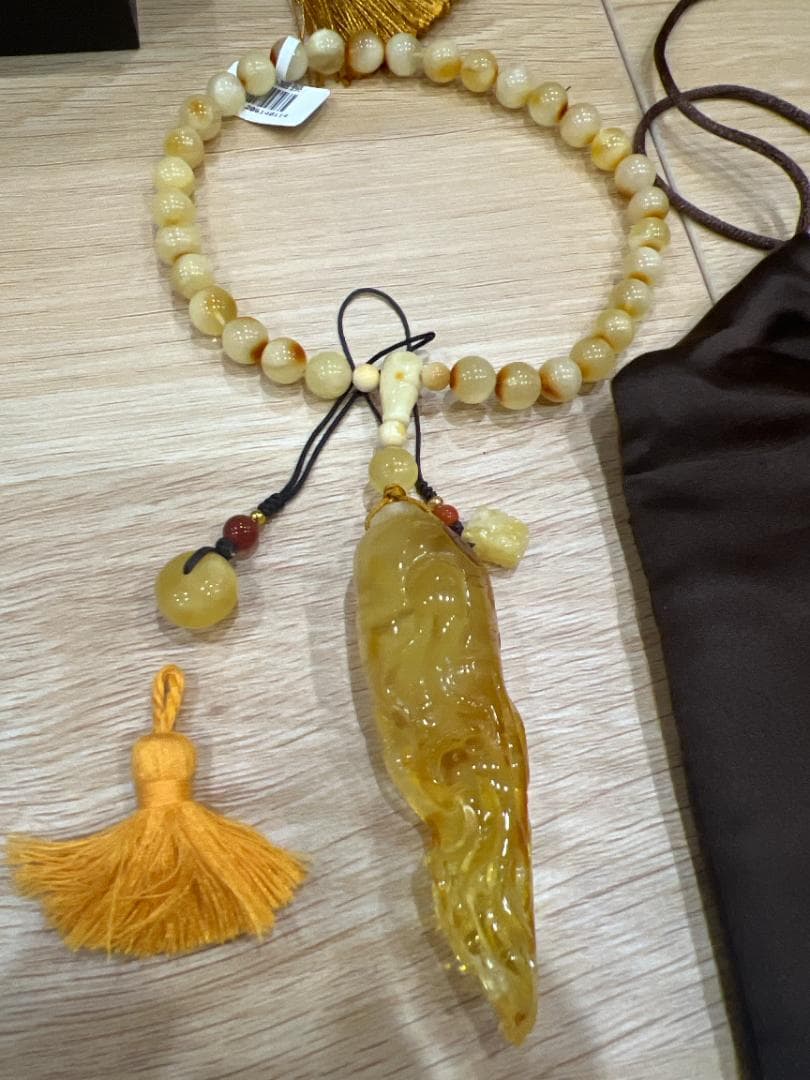 【天然蜜蜡】彫刻ペンダント＆数珠ブレス