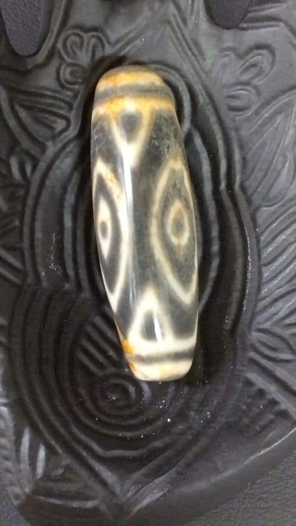 609天珠　特殊　三眼虎牙天珠　三角形　dzibeads！