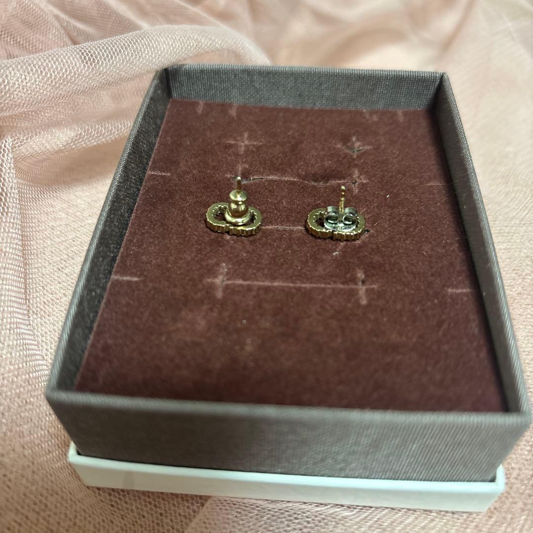 オーバル型ストーン装飾スタッドピアス