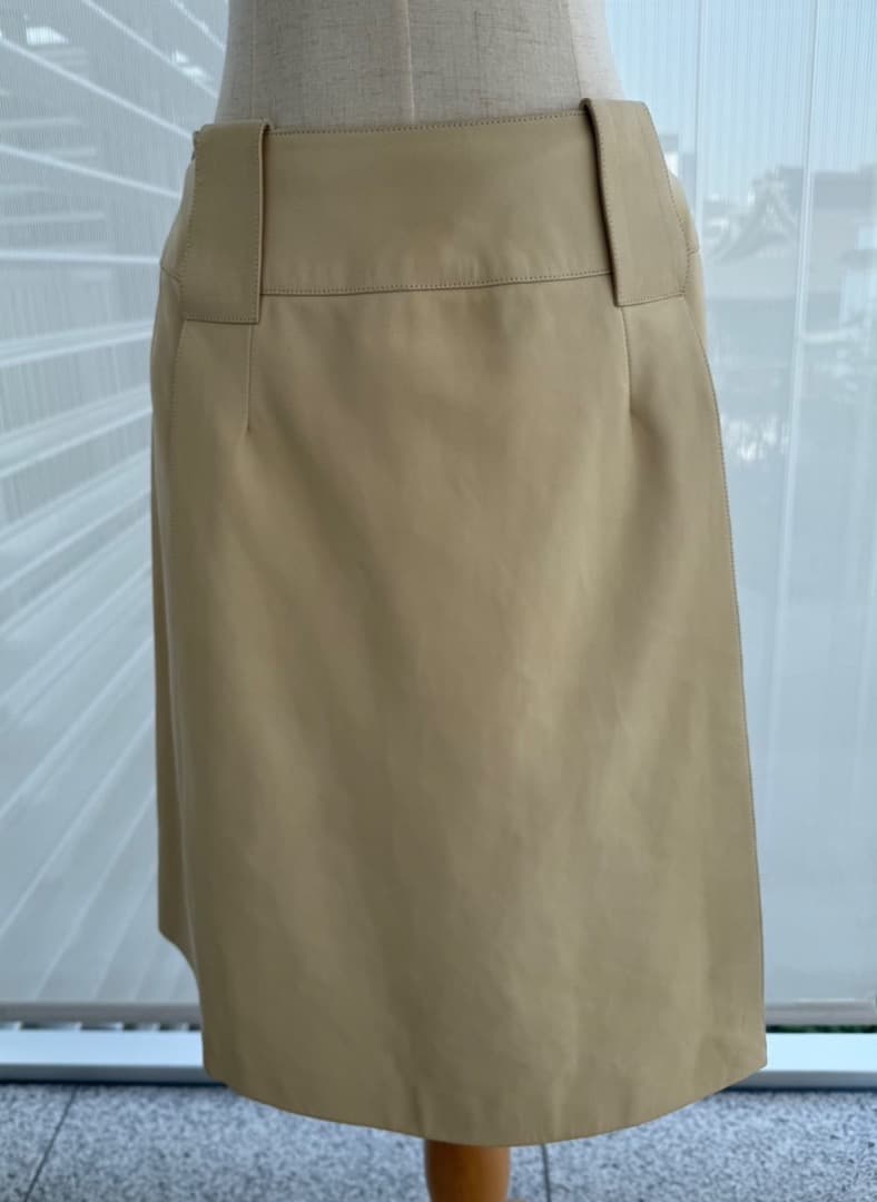 シャネルのレザースカート