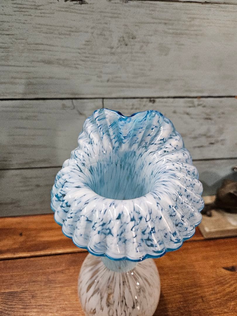 フランスアンティーク オパリンガラス クリシー フリル 花瓶 フラワーベース