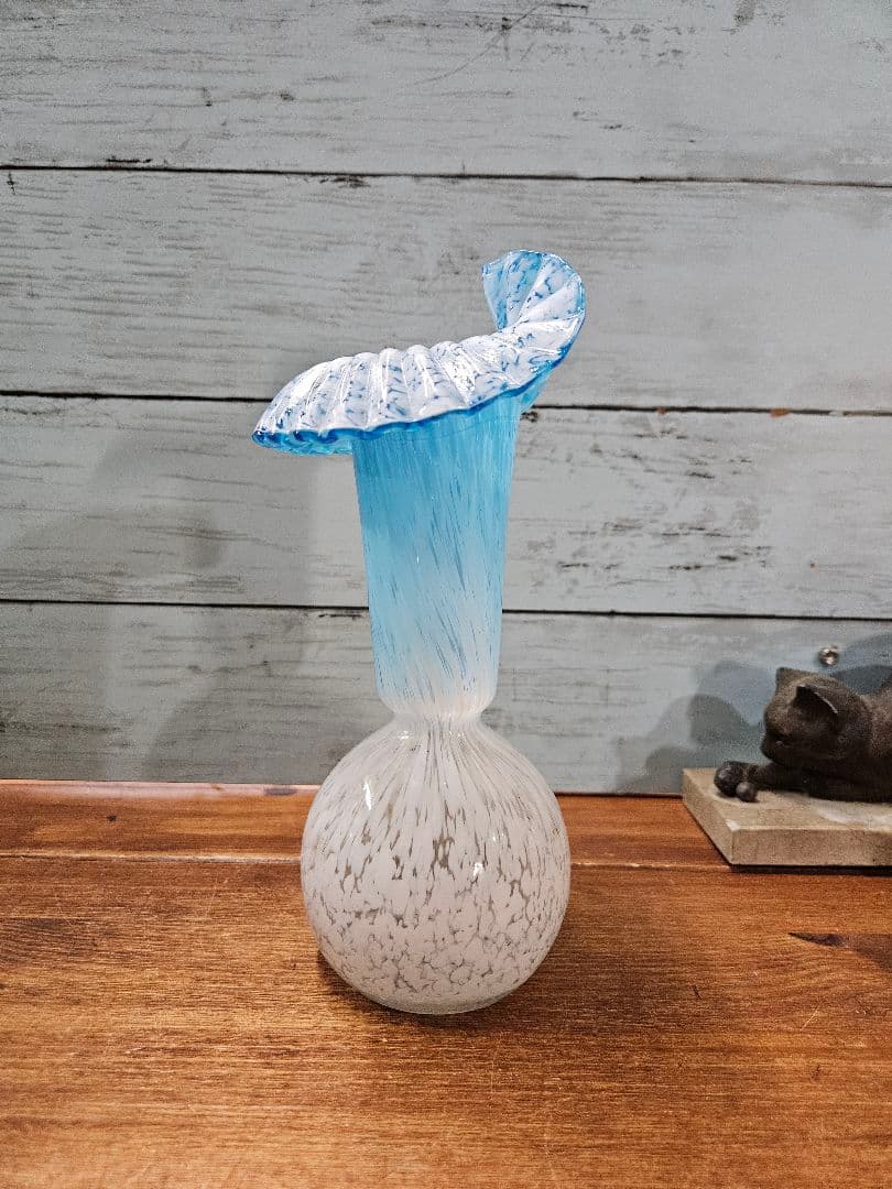 フランスアンティーク オパリンガラス クリシー フリル 花瓶 フラワーベース