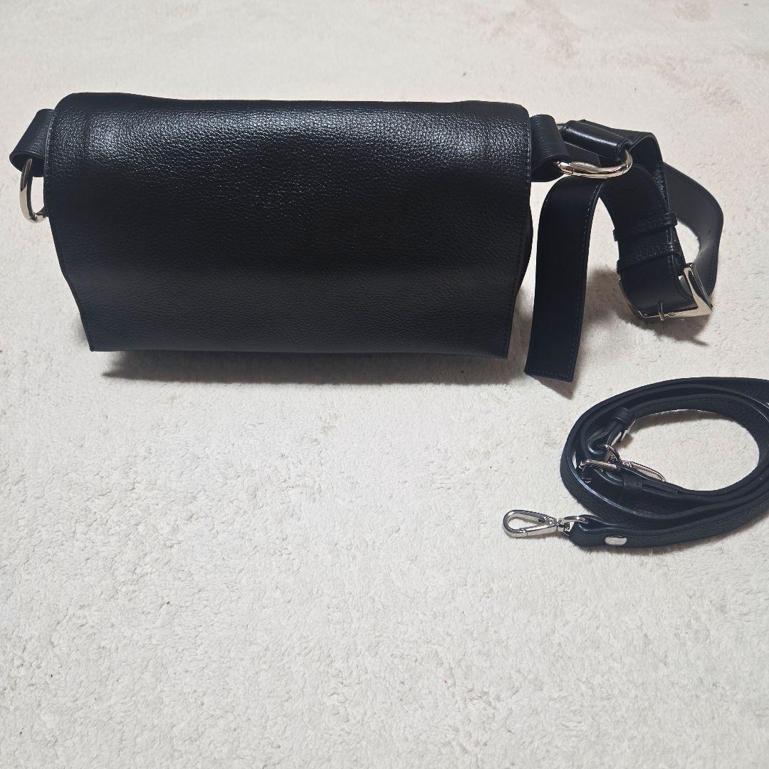 ビアズリー　レザーボディバッグ　ブラック