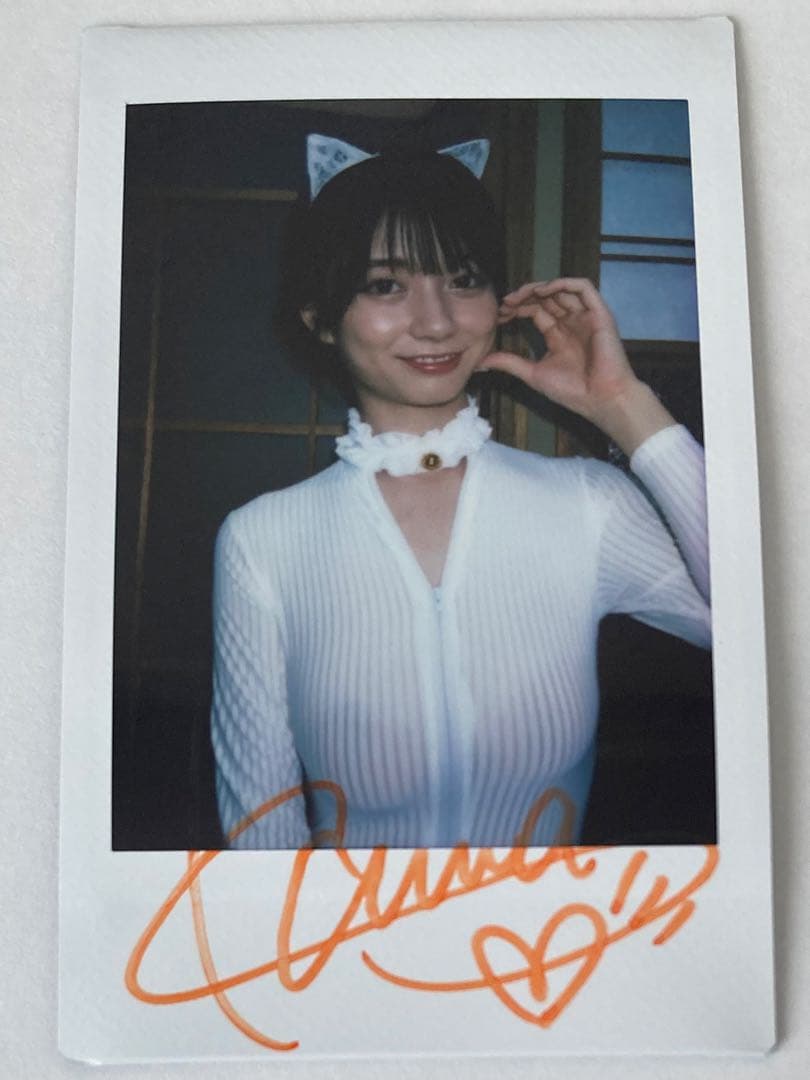 【希少】瀬戸環奈 直筆サイン入りチェキ（猫耳・白ニット）