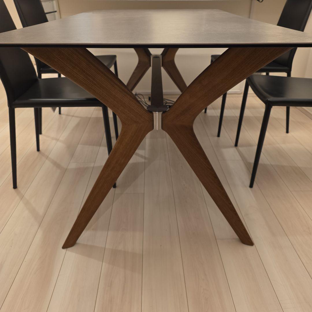 カリガリス トーキョー セラミックダイニングテーブル