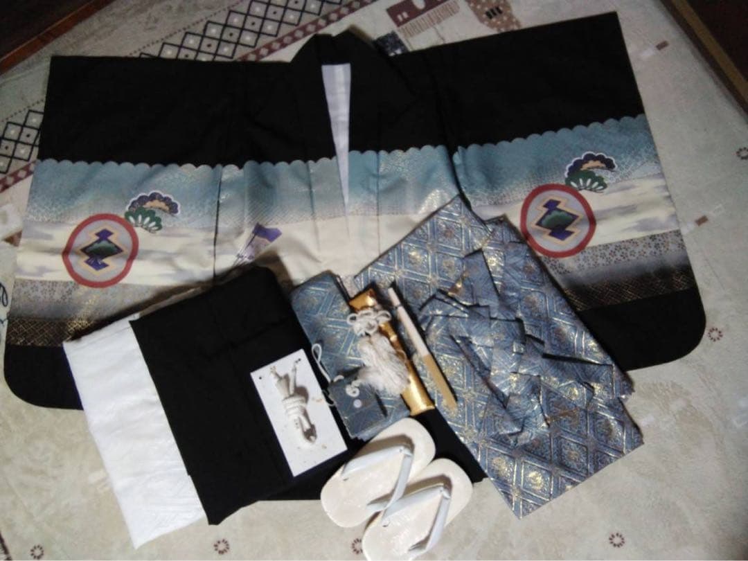 こえびです。男の子用・5歳向け・化繊・袴と着物のセットです