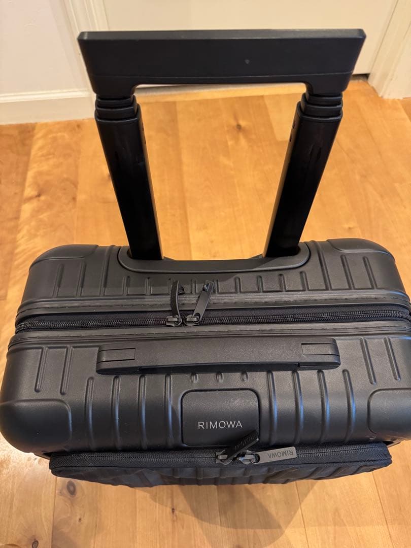 RIMOWA 正規品　ブラック キャリーケース