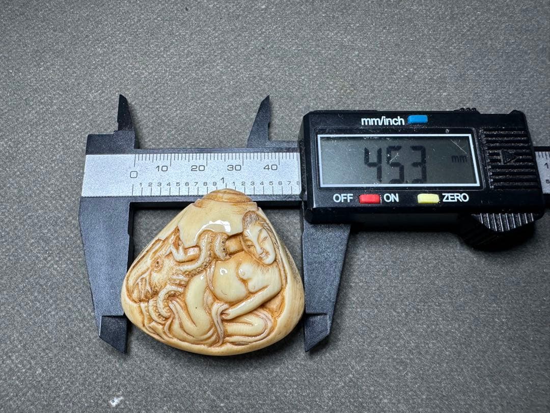 極上　浮世絵春画　根付　天然素材　アンティーク　骨董　飾り物　古美術　置物