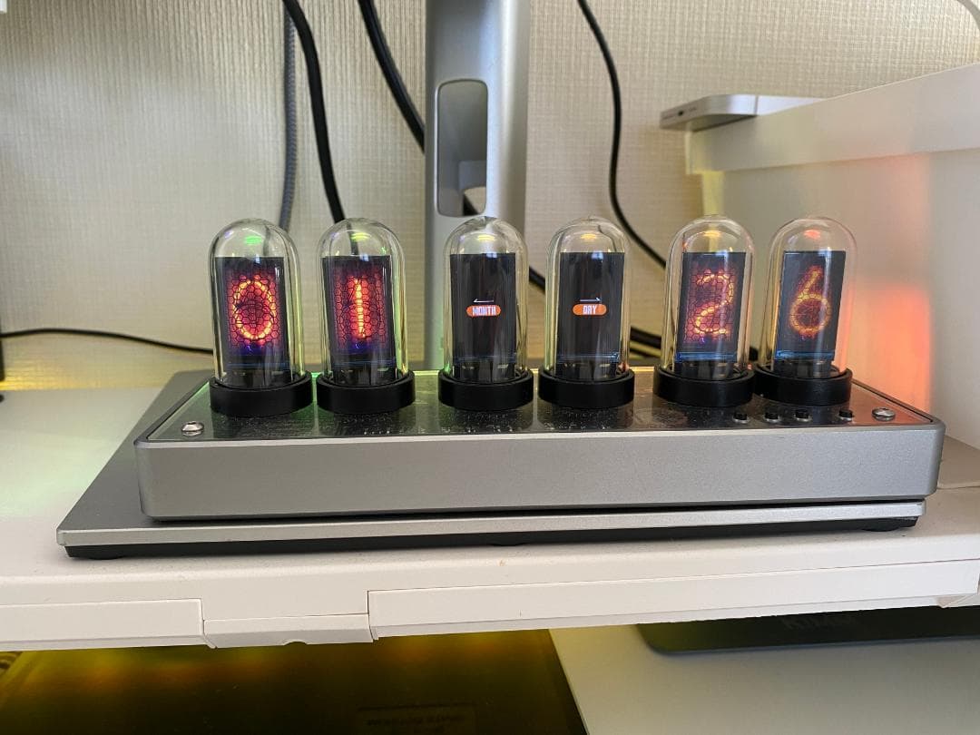 ア*ン様 ニキシー管風 置き時計 MARVEL TUBES 中古