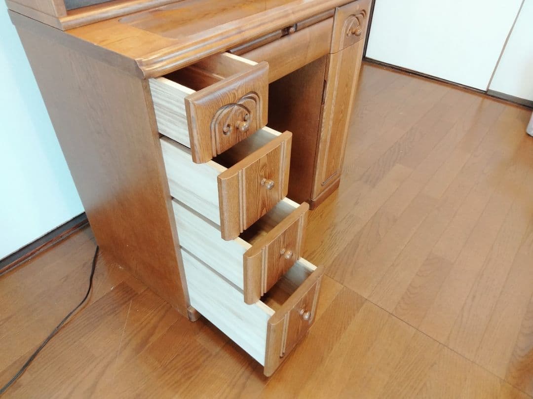 ドレッサー　収納力大きい