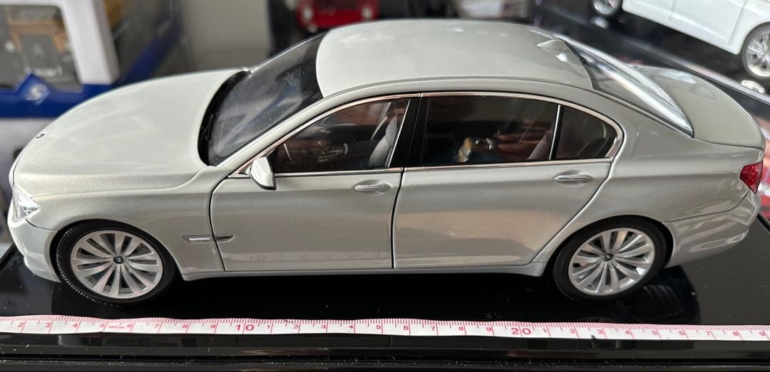 KYOSHO BMW750LiMOON silver1/18スケール