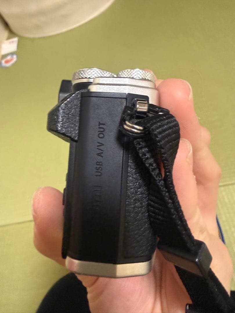 OLYMPUS OM-D E-M10 II シルバーカメラセット