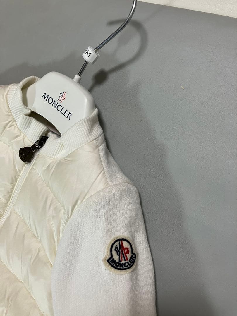 MONCLER　白アウター