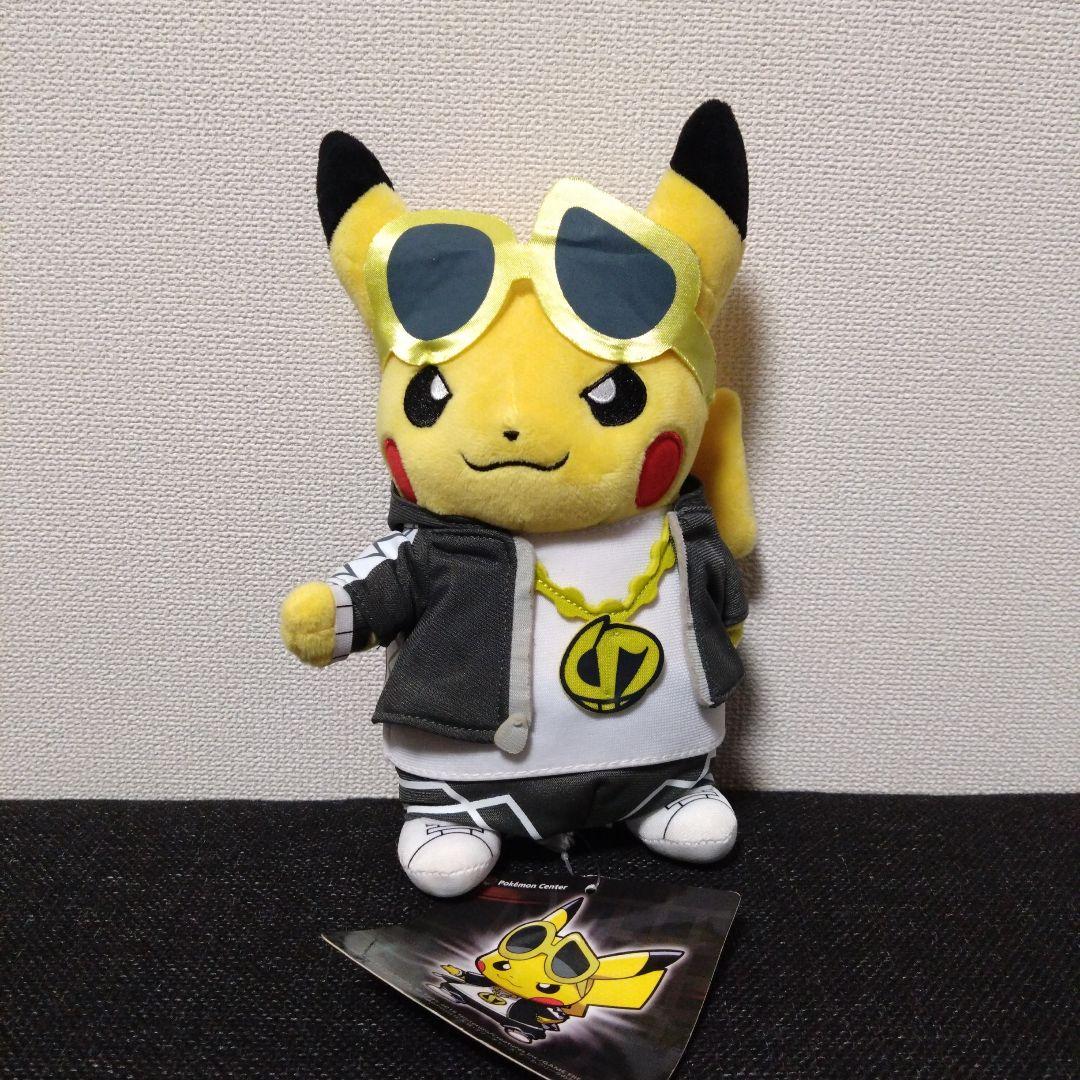 ぬいぐるみ　ボスごっこピカチュウ