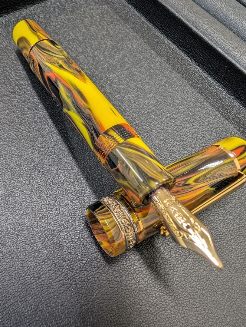 Delta デルタ 万年筆 ギャラリー バーメイル イエロー・マルチカラー