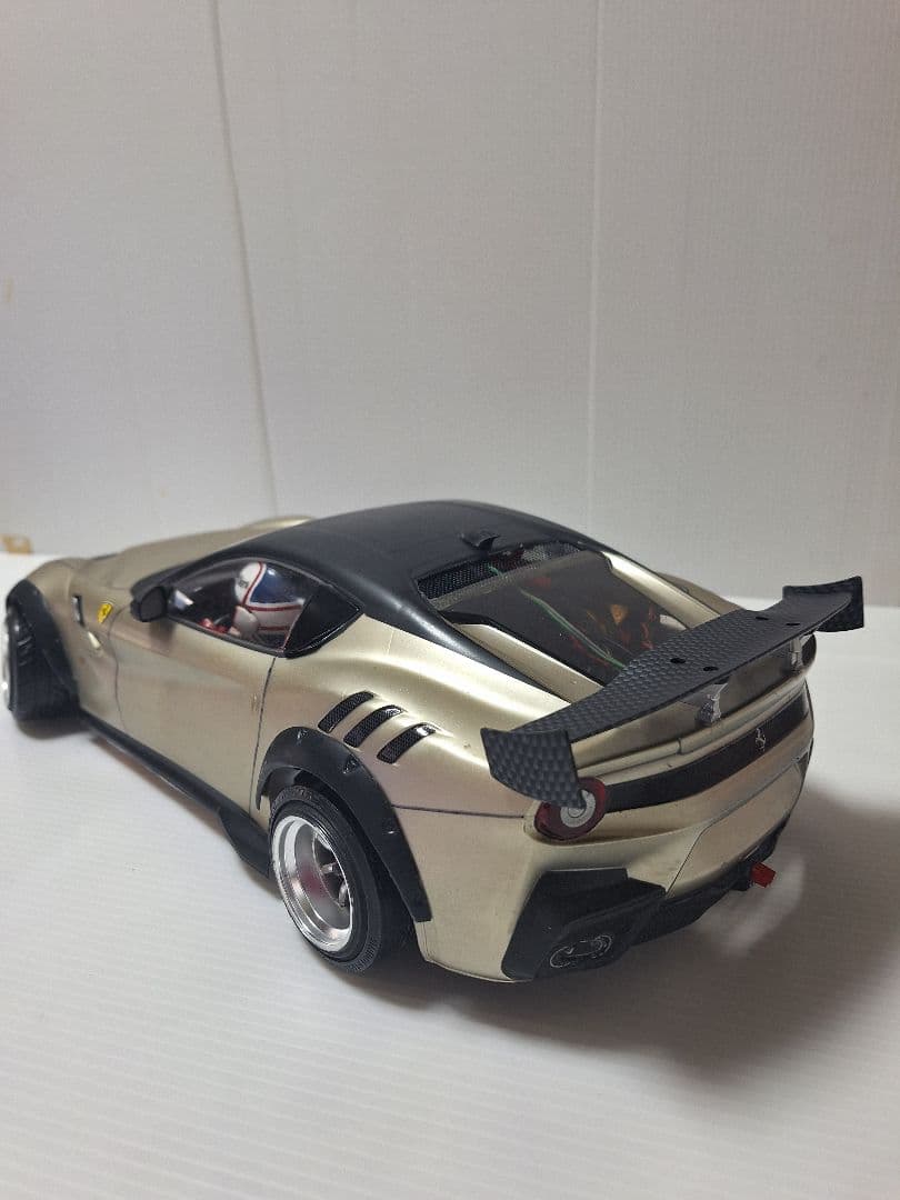 10分の1ラジコンボディ、フェラーリF12