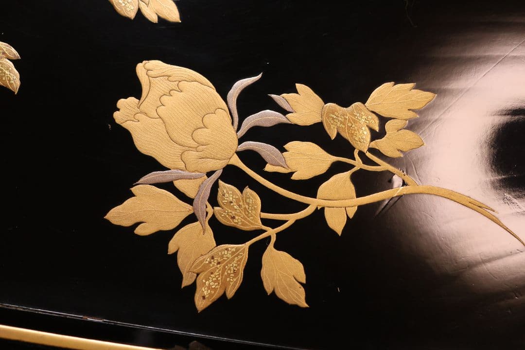 木製 漆塗 牡丹獅子 花唐草 金蒔絵 饅頭箱一対 菓子重 菓子箱【CM285】