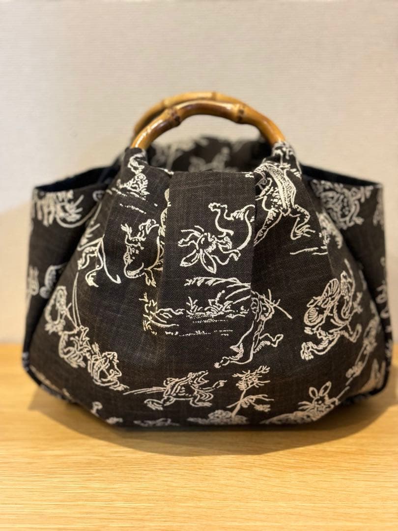 和装バック　着物バック　和柄コットン生地・鳥獣戯画（こげ茶）