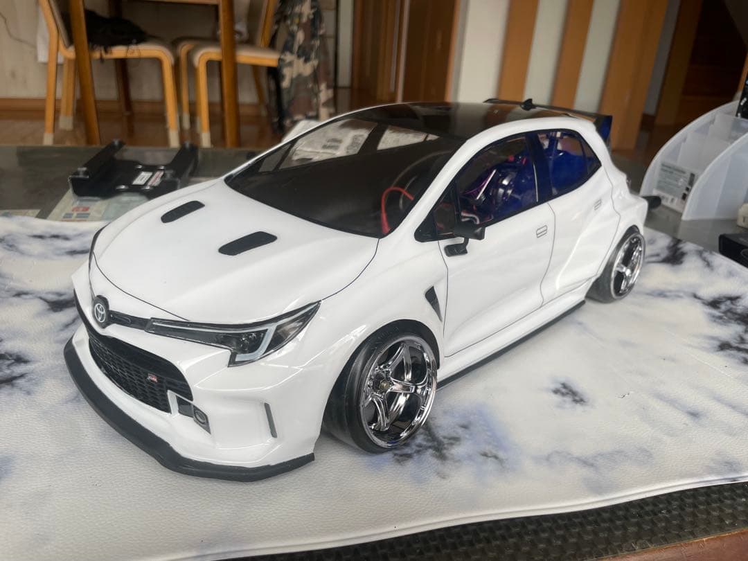 トヨタ GR ヤリス ラジコンモデル ホワイト　レーブd