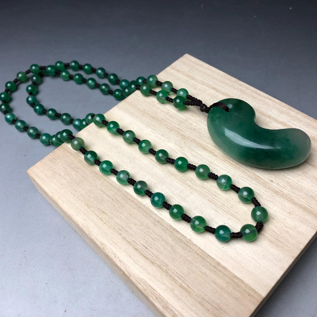 勾玉　ペンダント　硬玉 お守り　共箱