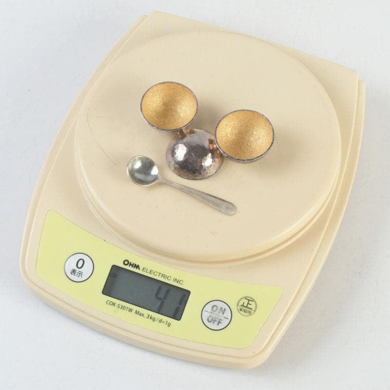 金工作家　櫻内邦子作　純銀刻印　銀塩胡椒入　約36g　匙付　共箱　V　9561