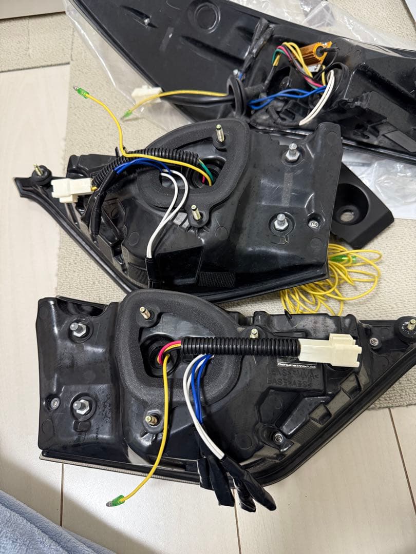 TOYOTA 60系HARRIERヴァレンティLEDテールランプ(限定色)