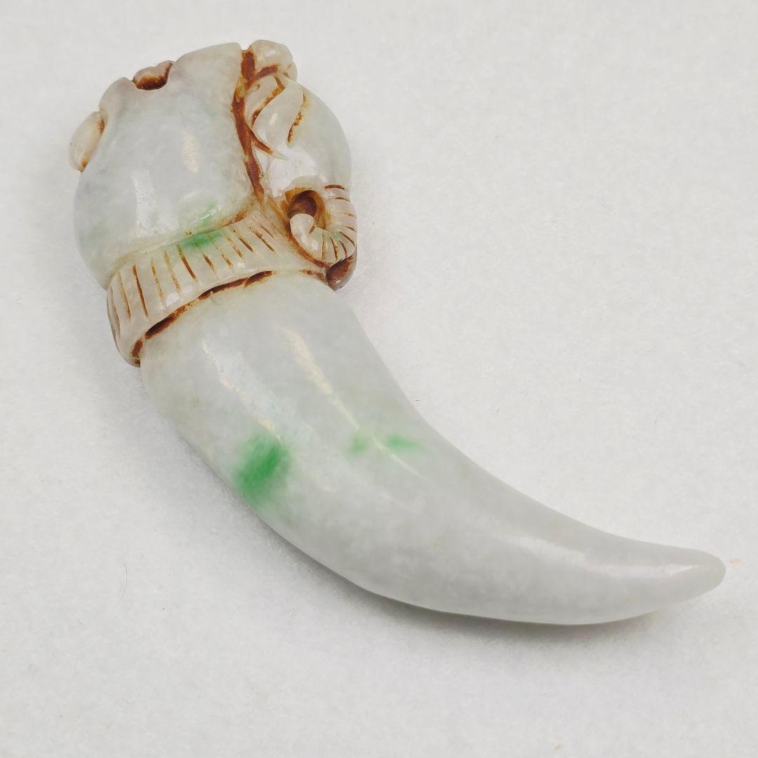 古美術 翡翠 氷糯 辣緑 手彫 龍頭紋 獣牙形 根付 玉佩 玉衝牙 お守り 美品