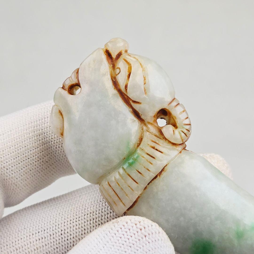 古美術 翡翠 氷糯 辣緑 手彫 龍頭紋 獣牙形 根付 玉佩 玉衝牙 お守り 美品